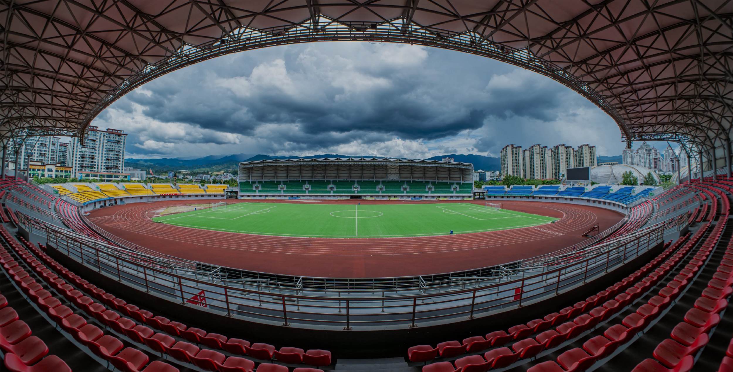 Extrémně široký záběr stadionu